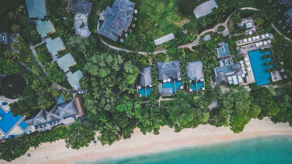 Les Seychelles maintiennent le moratoire sur la vente de terres aux étrangers : Les prix de l&rsquo;immobilier atteignent des sommets, les Seychellois exclus du&nbsp;marché